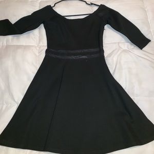 Lulu’s black mini dress